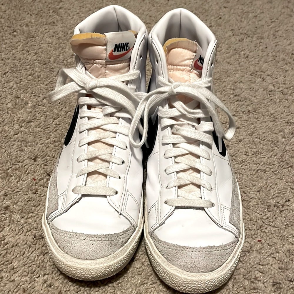 Nike high tops. 🌸Will except reasonable offers🌺